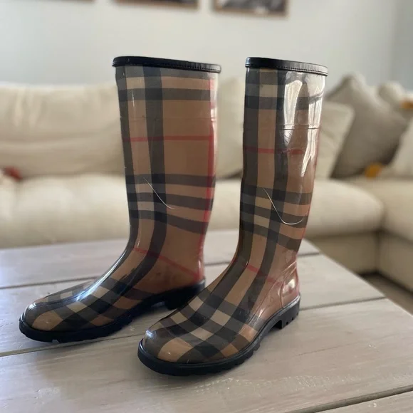 Burberry Rainboots. Only worn a few times. - Picture 6 of 6
